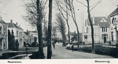 6640 Gezicht in de Kerkweg te Maarssen uit het oosten. N.B. Op de kaart staat abusievelijk vermeld: Binnenweg.